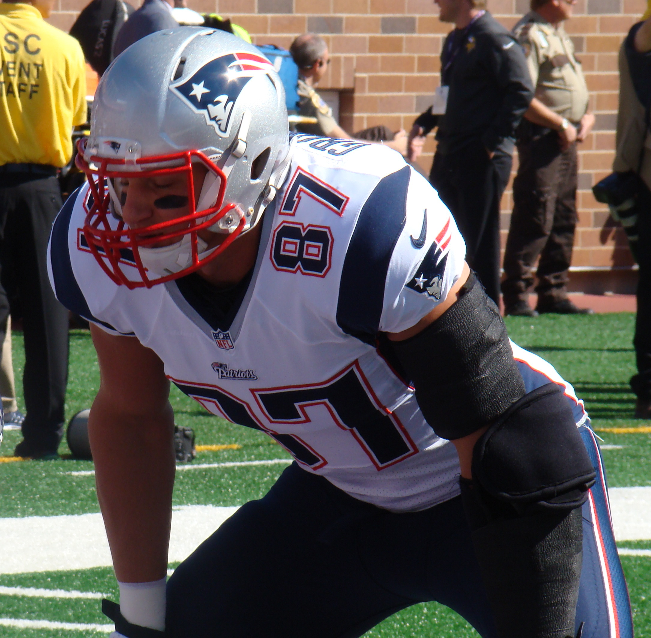 New England Patriots: Rob Gronkowski has surgery on broken forearm